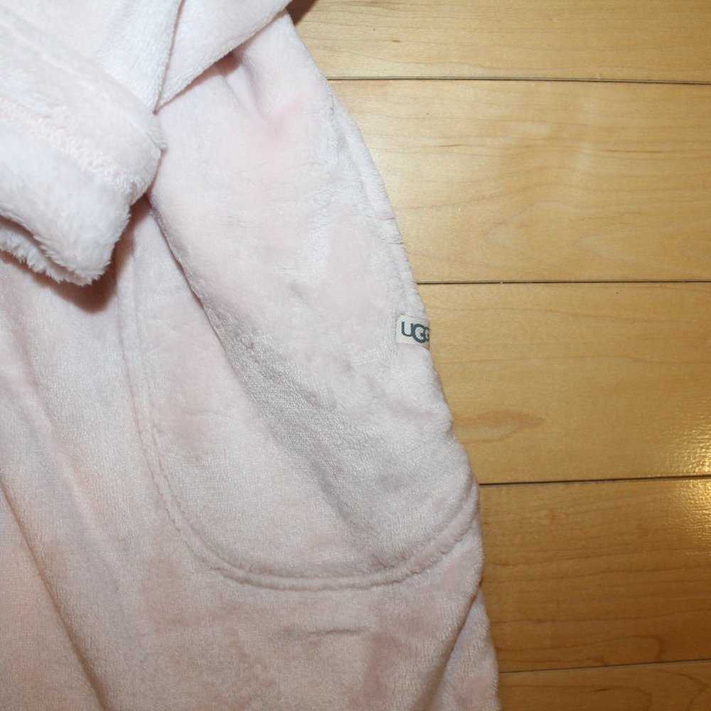 NWT UGG WOMEN'S PLUSH VELOUR PINK BATHROBE - Picture 3 of 7